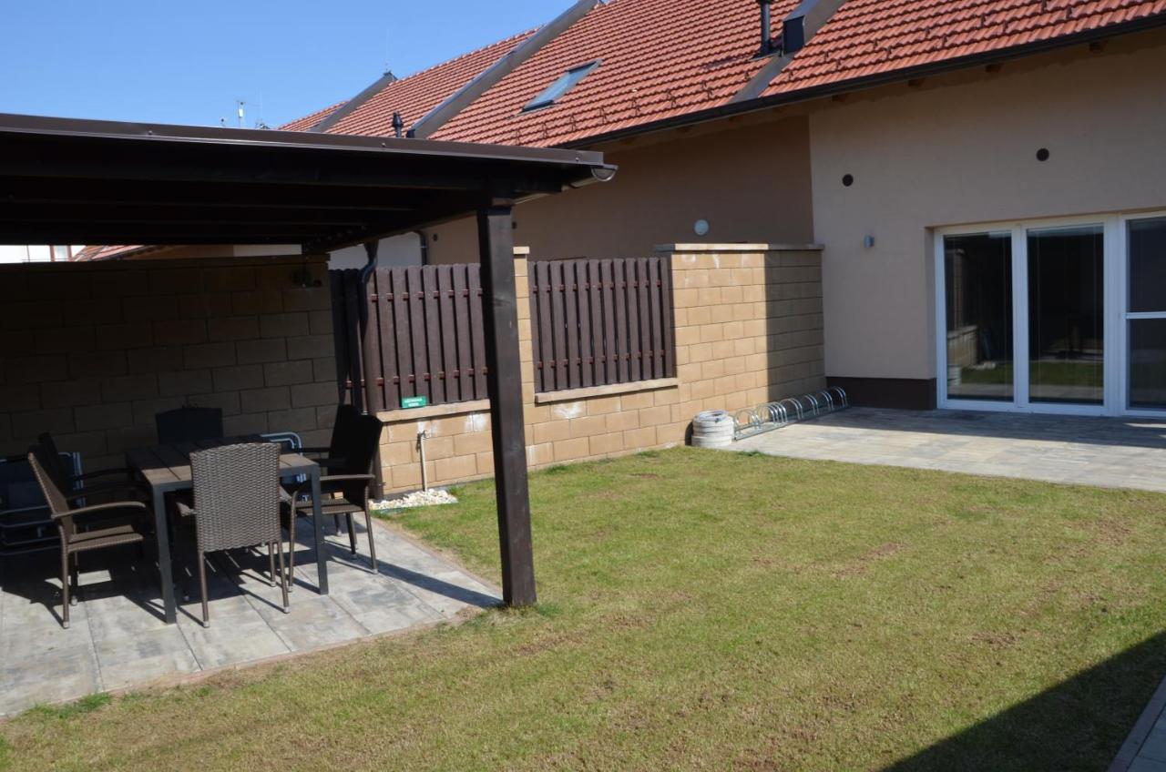 Apartmany Za Dvorem Velké Pavlovice Exterior foto