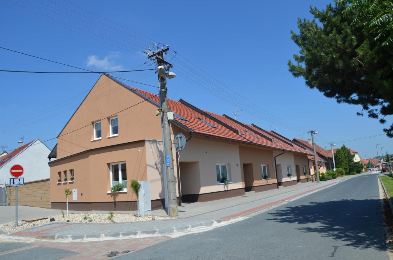 Apartmany Za Dvorem Velké Pavlovice Exterior foto